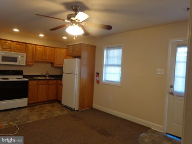 7 Walnut St unit 2, Pottstown, PA 19464 - photo 6