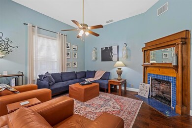 302 S Douglas Ave, Cleburne, TX 76033 - photo 2