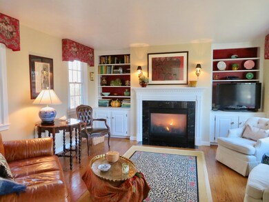 Family room w/gas fireplace