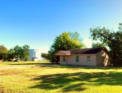 2417 Avenue A, Bay City, TX 77414 - photo 2