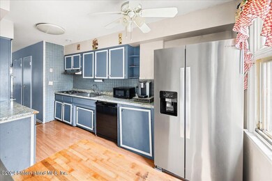 102 Park St, Staten Island, NY 10306 - photo 2