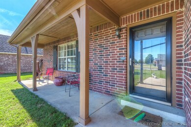 2120 S Russell St, Skiatook, OK 74070 - photo 3