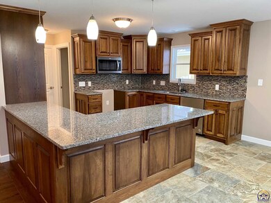 3338 SW 43rd St, Topeka, KS 66610 - photo 2