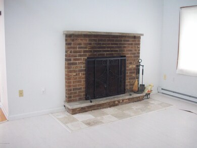 Living Room/Fireplace