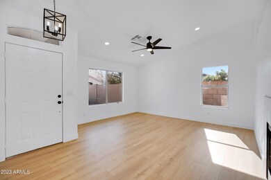 810 S Tobin Cir-6