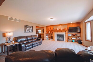 3709 SW Summerfield Dr, Topeka, KS 66610 - photo 3