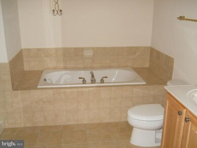 7115 Huntley Creek Place unit 45, Alexandria, VA 22306 - photo 2