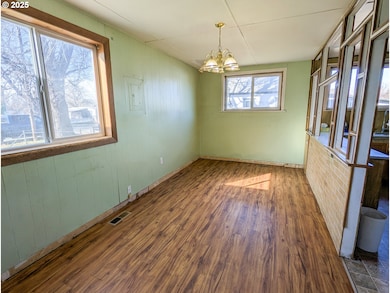 137 N 5th St, Union, OR 97883 - photo 5