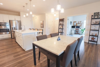 N28W25158 Parkway Ridge Cir unit B, Pewaukee, WI 53072 - photo 5