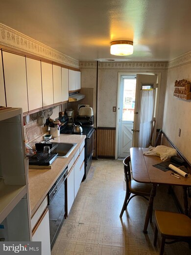 986 Circle Dr, Halethorpe, MD 21227 - photo 4