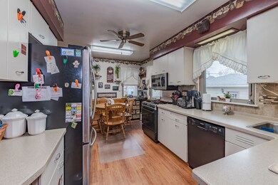 615 Maple St, Chenoa, IL 61726 - photo 4