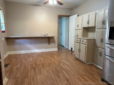 627 N Griffin Ave, Okmulgee, OK 74447 - photo 6