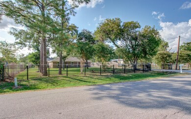 18802 Baughman Dr, Pearland, TX 77584 - photo 2