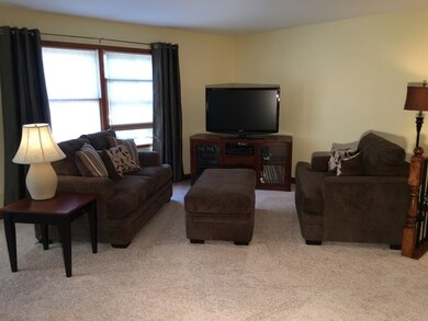 3496 Meadow Crest Cir, Gurnee, IL 60031 - photo 4