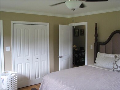 5515 Grove Forrest Dr, High Point, NC 27263 - photo 3