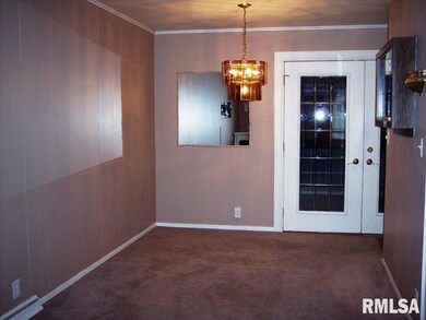 1220 Meadow Lane Dr, Bettendorf, IA 52722 - photo 4