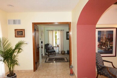 6602 E Thunderbird Foyer 150722 005