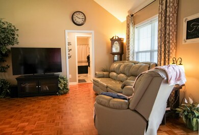 205 Russell St, Shelbyville, TN 37160 - photo 4