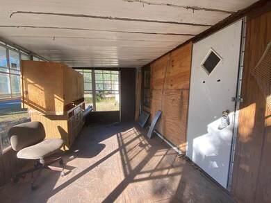 812 N West Avenue C, Carrabelle, FL 32322 - photo 2