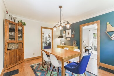 011-photo-dining-room-8322498