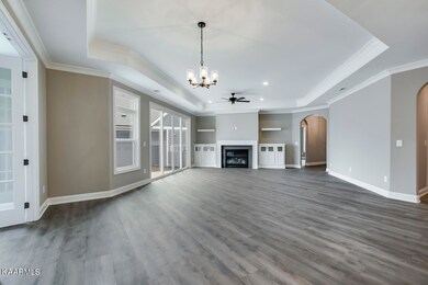 05_407 Sycamore Place_Living02