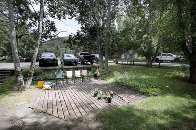 2833_kinnickinnick_1_patio