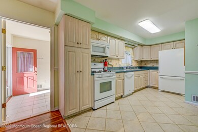 8 Morford Rd, Middletown, NJ 07748 - photo 4