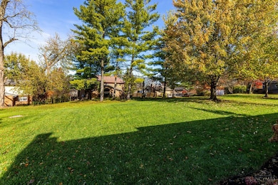 9140 Red Cedar Dr, West Chester, OH 45069 - photo 5