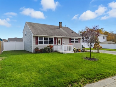 70 Pawtucket Dr, Lowell, MA 01854 - photo 3