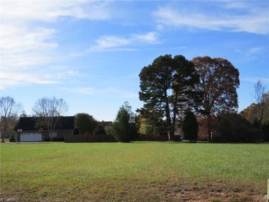 142 Donsdale Dr, Statesville, NC 28625 - photo 3