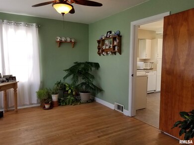 614 Wichita Ave, Lincoln, IL 62656 - photo 6