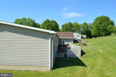 742 Sir Johns Run Rd, Berkeley Springs, WV 25411 - photo 4