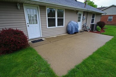 336 Meadow Dr, Circleville, OH 43113 - photo 4