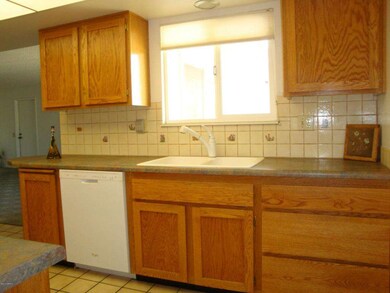 5 WINDOW OVER DOUBLE SINK