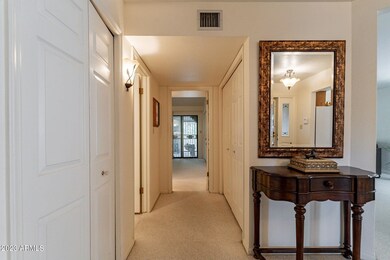 Foyer to home