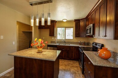 35th kitchen 1