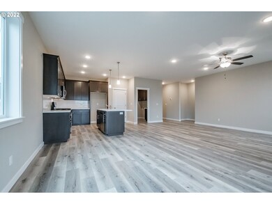 585 NE Fern Ave, Dallas, OR 97338 - photo 5