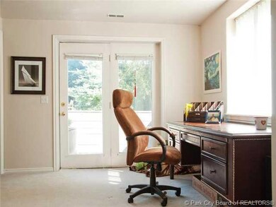 Studio/Study/Office.