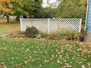 216 Forrest Decor Fence with Garden