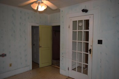 BEDROOM LOOKING AT CLOSET