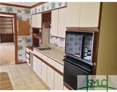 Kitchen. Spacious kitchen