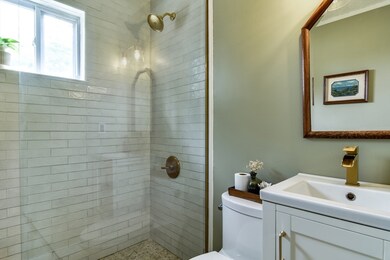 17 Saunders St unit 17, Weymouth, MA 02191 - photo 2