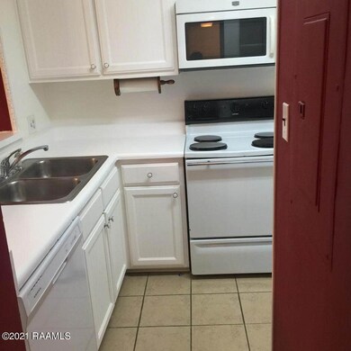 2826 louisiana ave kitchen