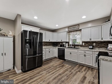 208 Lincoln Ln, Sykesville, MD 21784 - photo 3