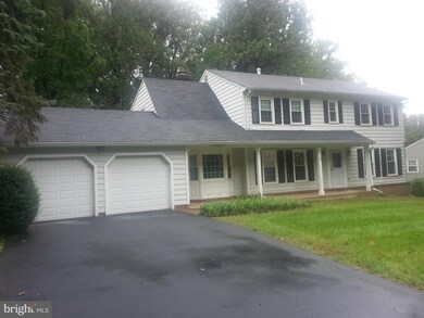 7715 Bridle Path Ln, McLean, VA 22102 - photo 2