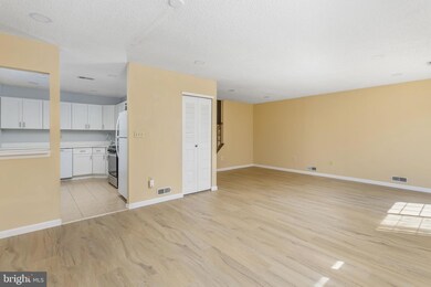 86 Oneill Ct, Lawrence Township, NJ 08648 - photo 5