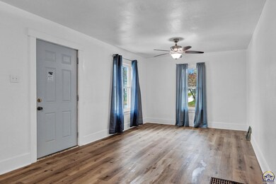 2016 SW 12th St, Topeka, KS 66604 - photo 5