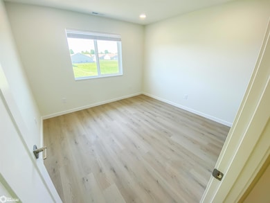 502 Layne Dr unit 103, West Burlington, IA 52655 - photo 5