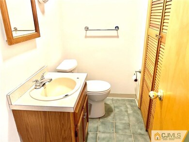 172 Roosevelt Ave unit E, Carteret, NJ 07008 - photo 6