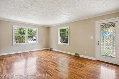 07-825-Newton-St-Lansing-MI-48912-Window